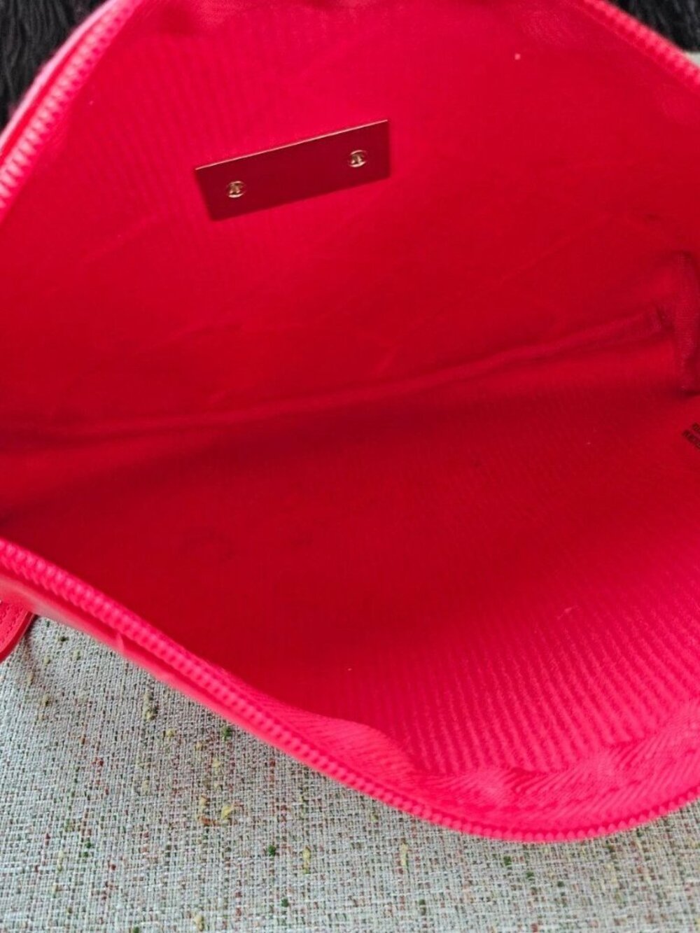 Shiseido Make Up Pouch Red Travel Bag Cosmetic Bag Gold tone Zip Closure - Picture 2 of 12